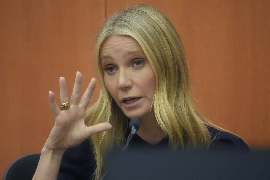 Gwyneth Paltrow lehet, hogy csak egy dollárt nyert, de több ezer dollárnyi értékű ruhát vonultatott fel a bíróságon
