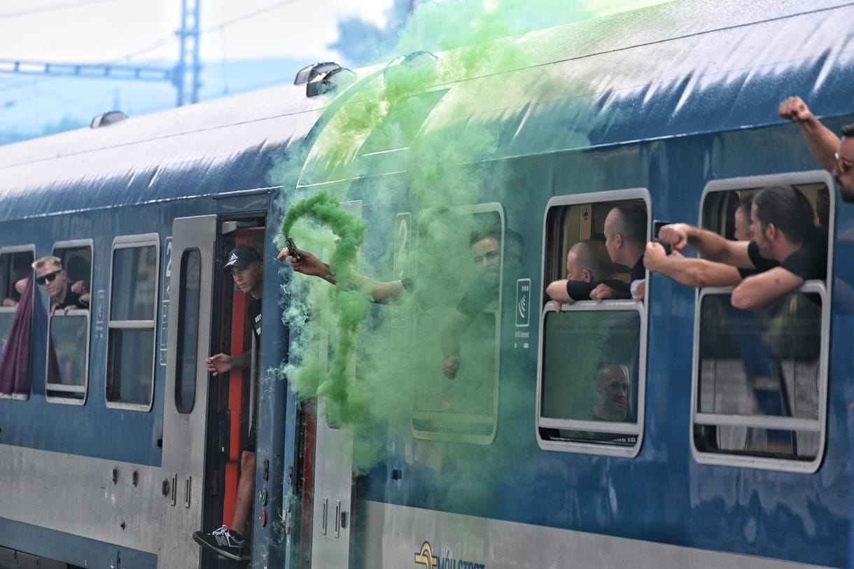 A pozsonyi nagykövetség hajnalig ügyeletet tart a Slovan-Fradi meccs miatt