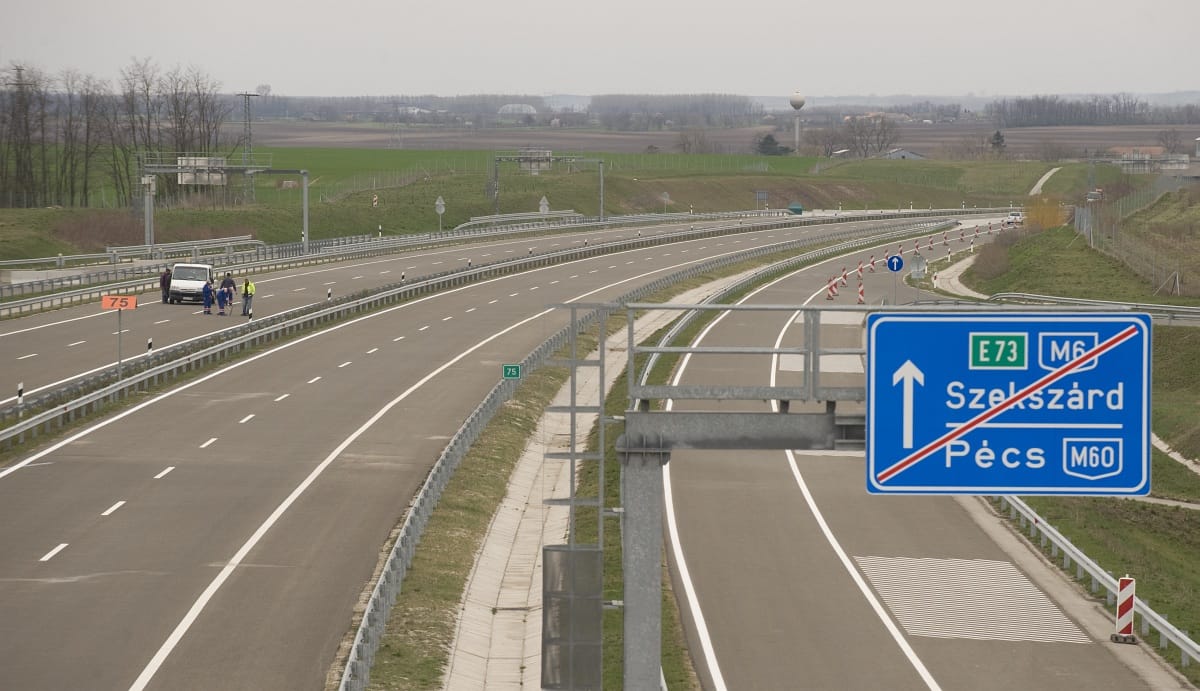 Baleset miatt teljes útzár volt az M6-os autópályán a Budapest felé vezető oldalon