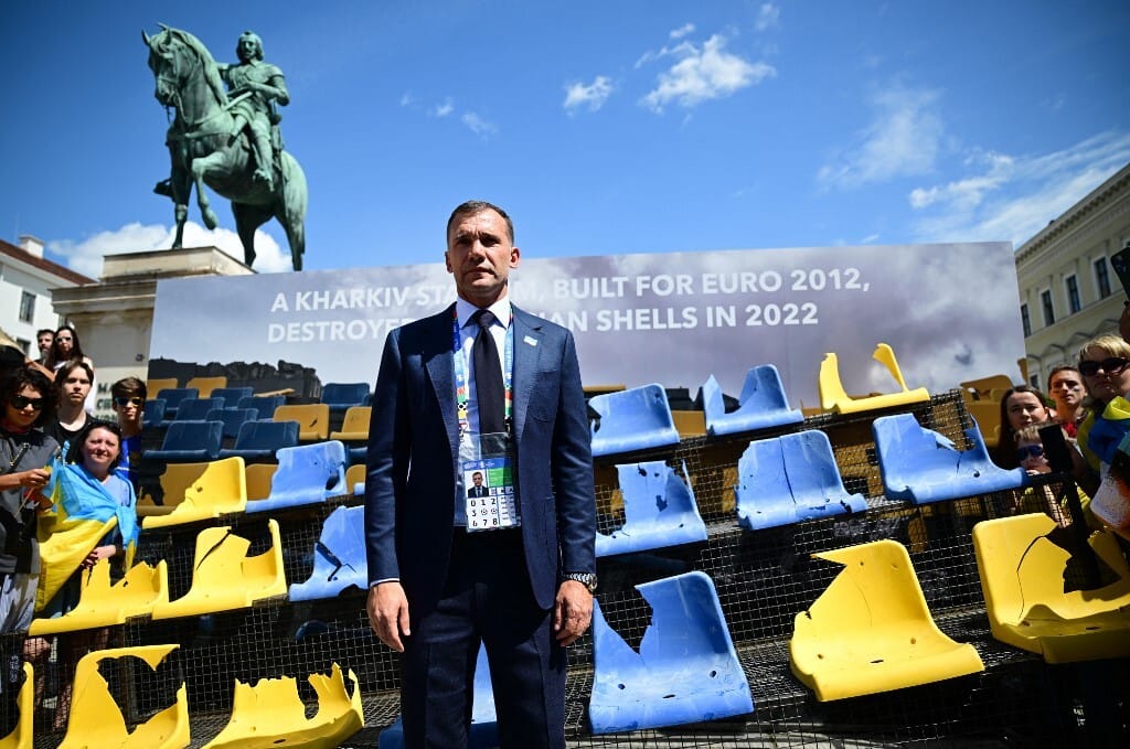 Az ukránok magukkal vittek egy oroszok által lebombázott lelátót az Eb-re