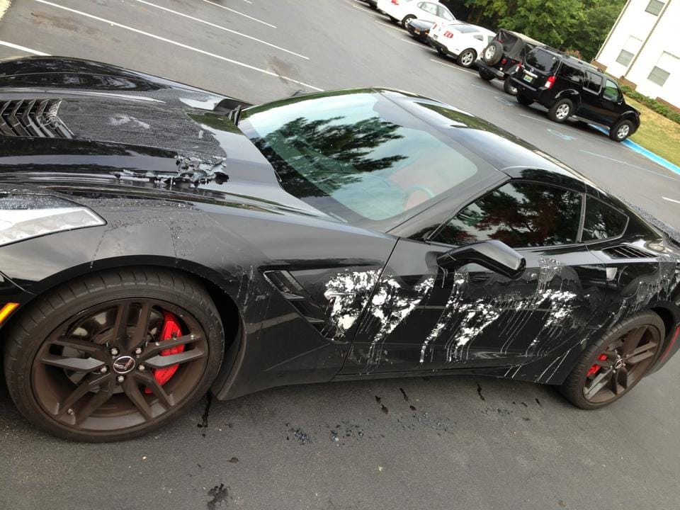 Íme egy Corvette Stingray, amelyre savat borítottak - fotók