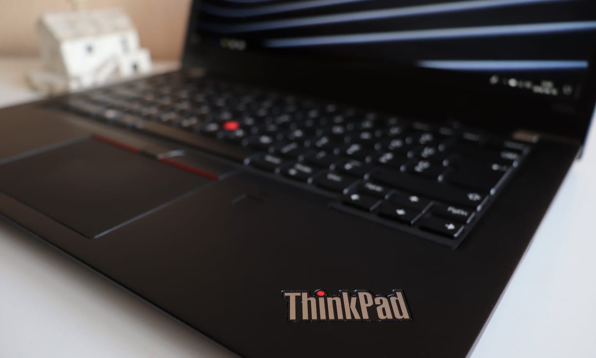 Teszten a laptop, amely nagyon gyors és 9-10 órán át bírja – de azt nem állítjuk, hogy olcsó