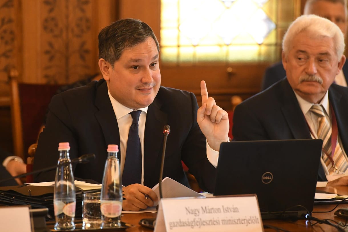 A Bankszövetséggel már közölte is a miniszter: elvonják a bankok extraprofitját