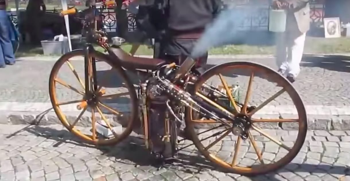 148 éves a világ egyik első motorbiciklije, és még ma is tökéletesen működik – videó