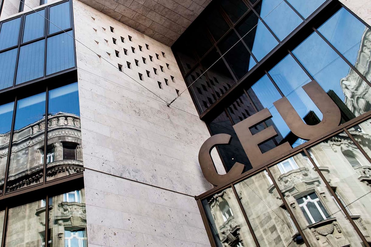 A CEU már nem fél a kormány adójától: újra tanítanak magyarországi menekülteket