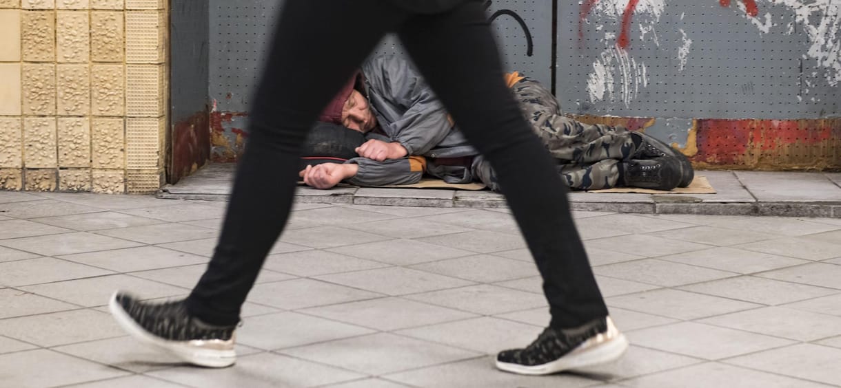 Hiába tiltja a kormányhivatal, Karácsonyék ragaszkodnak a hajléktalanszállóhoz a Városházán