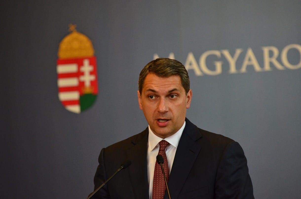 Több ezer fős elbocsátást lengetett be Lázár János