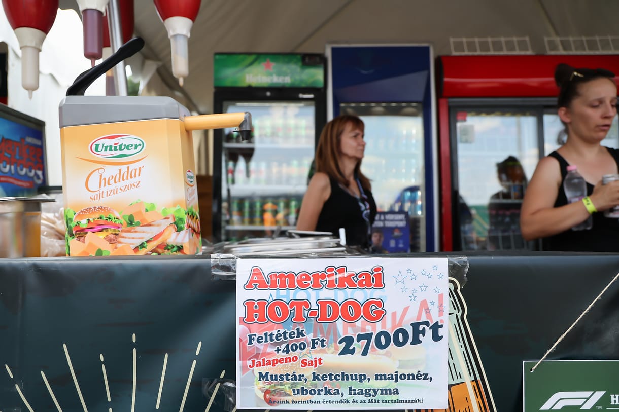 Mit ehet a Hungaroringen az, aki nem vágyik lángosra, kolbászra vagy hamburgerre?