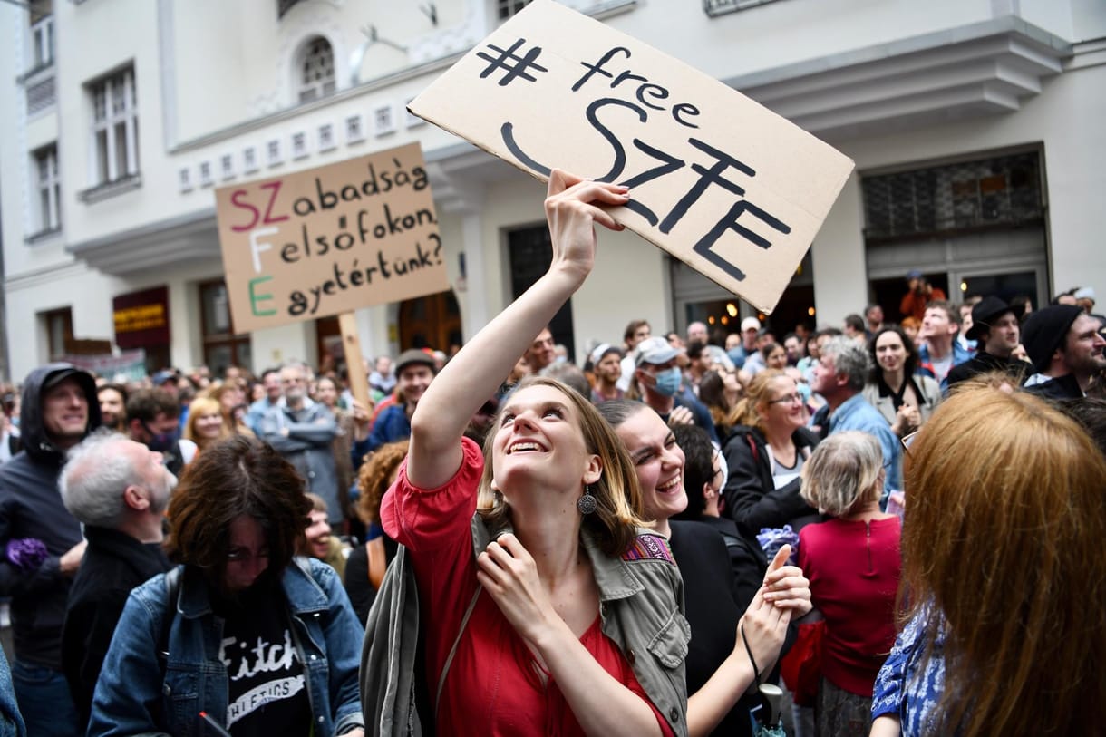 SZFE: Elítélünk minden szélsőséges megnyilvánulást, származzon az Gyurcsány Ferenctől vagy a Pesti Srácoktól