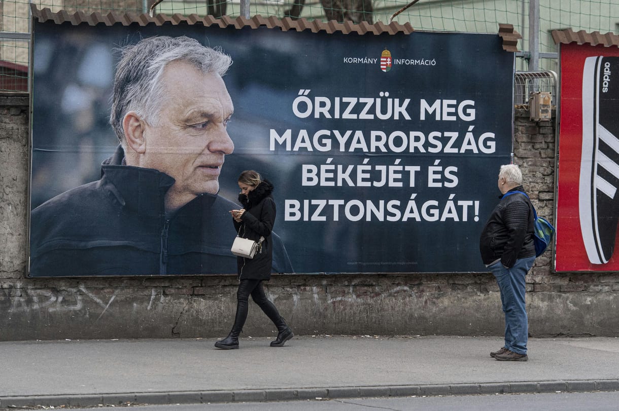 Apor Balázs történész: Egy átfogó Orbán-kultusz lehetősége már jelen van
