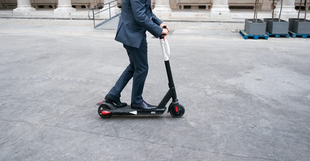 Elektromos rolleres férfit gázoltak halálra a Fehérvári úton