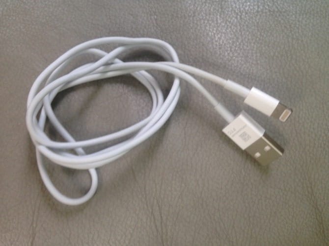 Fotón az új iPhone újfajta töltője