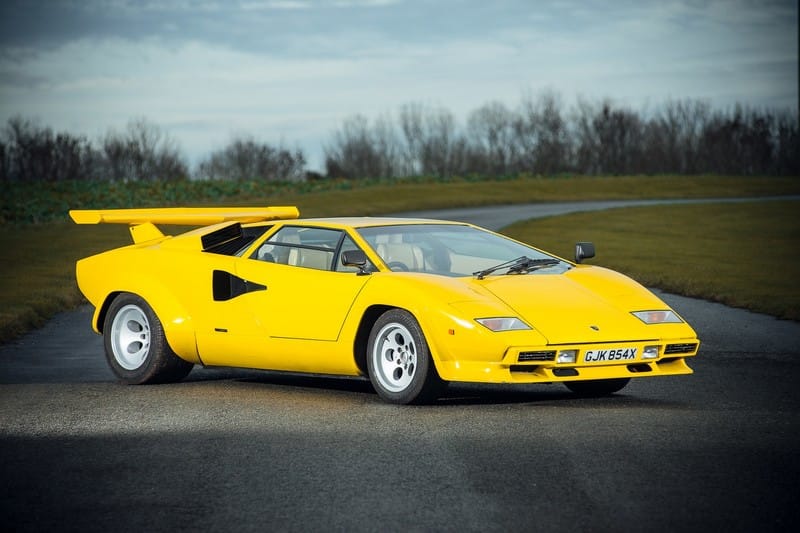 Százmillióért akciózzák ezt a telefontárcsás Lamborghini Countach-t