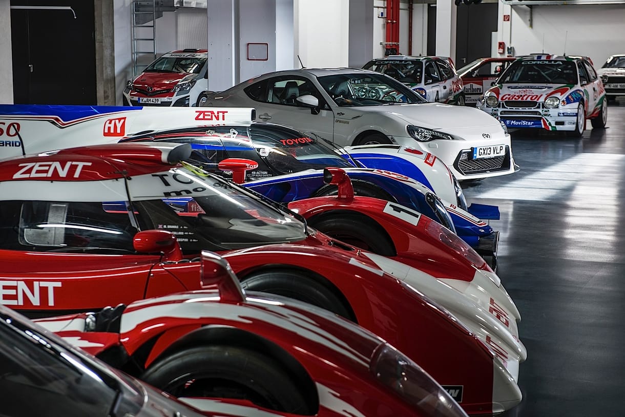 Már a fotókért érdemes megnézni a Toyota LeMans-i versenyautóit