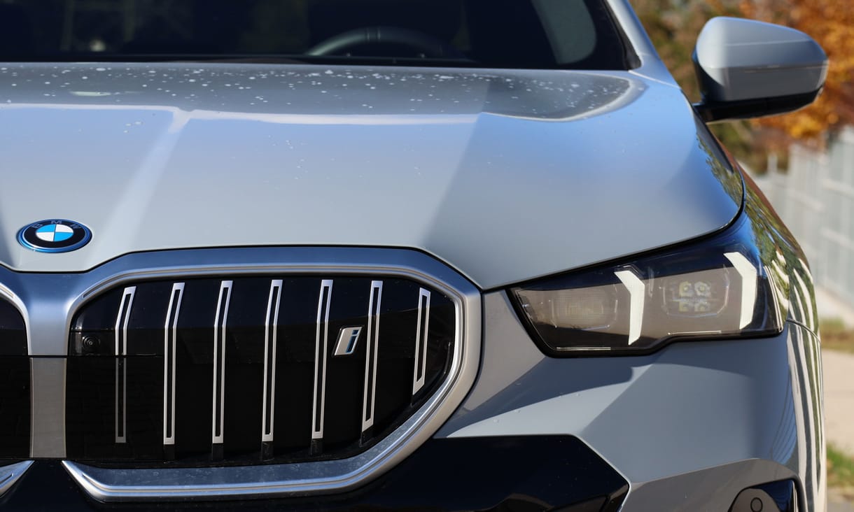 Szárnyal a BMW, stagnál a Mercedes, bronzérmes az Audi