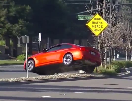 Ilyen csúnya padkázással indította az évet ez a BMW M4 tulaj – videó
