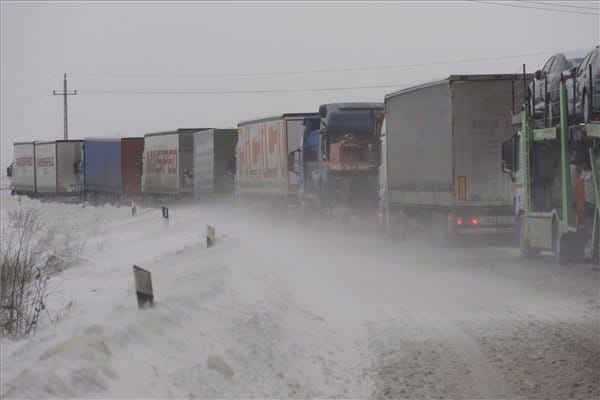 Havazás: lezárták a szerbek a magyar határt