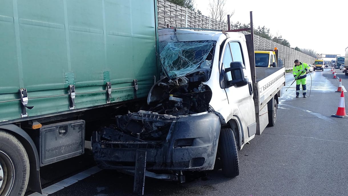 Kamion és teherautó ütközött az M5-ösön