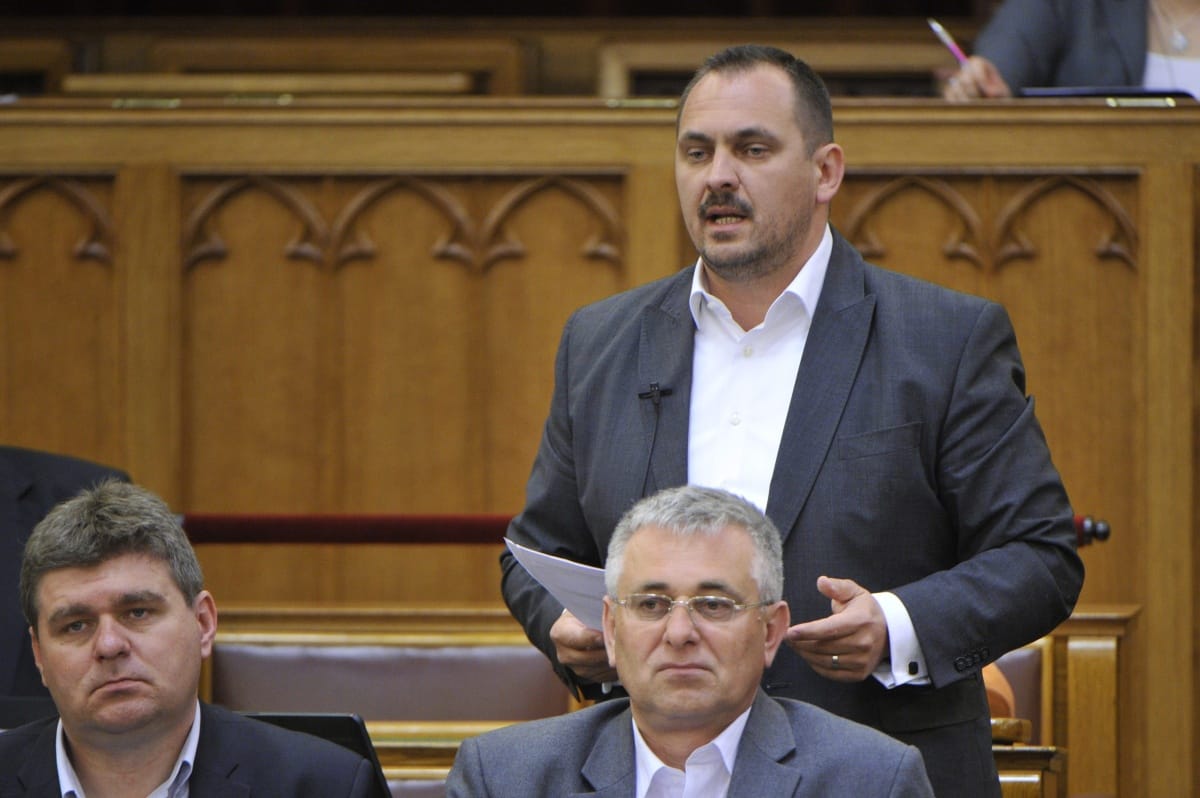 Mengyi-ügy: elmaradt a tettenérés, pedig tudtak a pénzátadásról