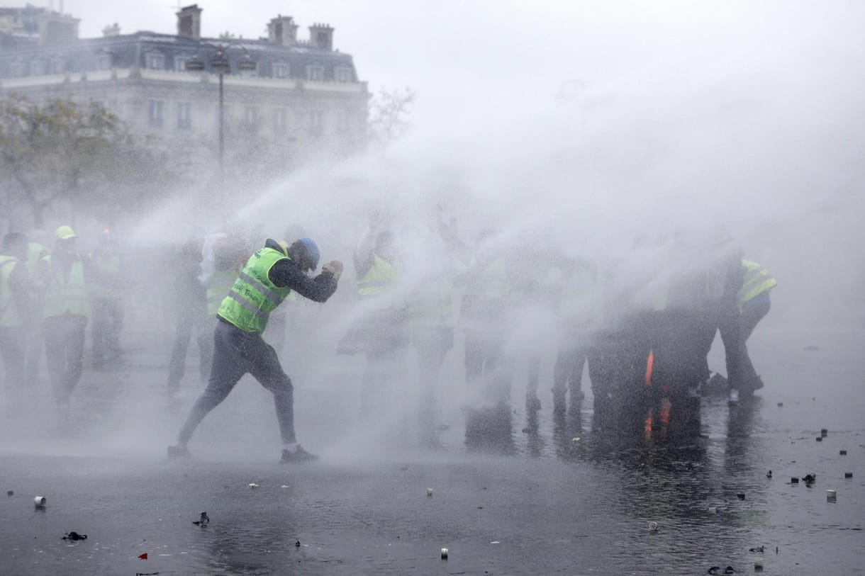 Őrizetben a francia sárgamellényesek egyik vezetője