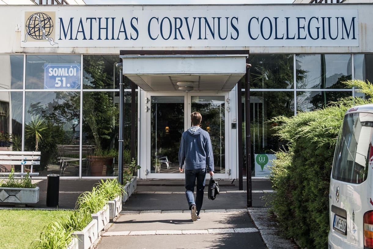 Szállodába költözik a Mathias Corvinus Collegium