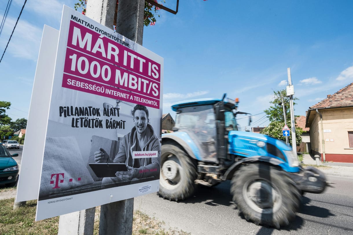 Siralmas képet mutat a digitális Magyarország: túl sok helyen nincs internet, ahol van, túl lassú és túl drága 