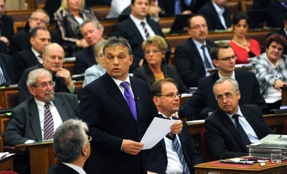 FAZ: a kormány a szélsőjobbosok kegyét keresi