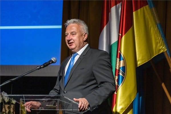 Semjén szerint nem rá tartozik, ha egy egyházi iskolában diákot zaklat egy tanár