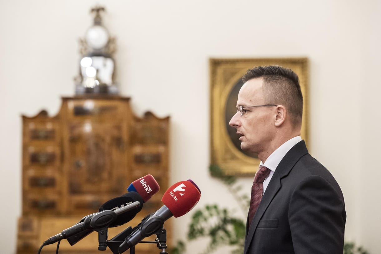 Szijjártó: Az űr a határon kívül van, ezért külügyi kérdés