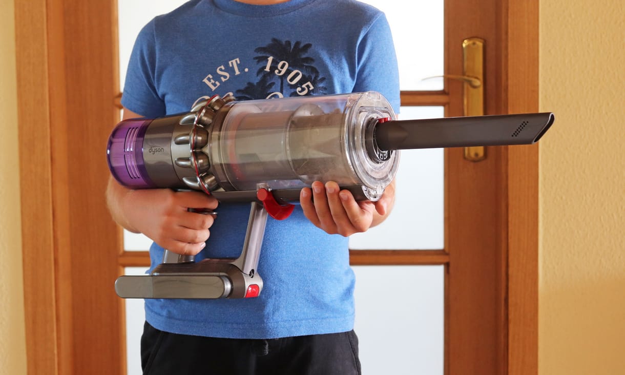 Nem űrfegyver, csak egy szupermodern porszívó: teszten a Dyson újdonsága