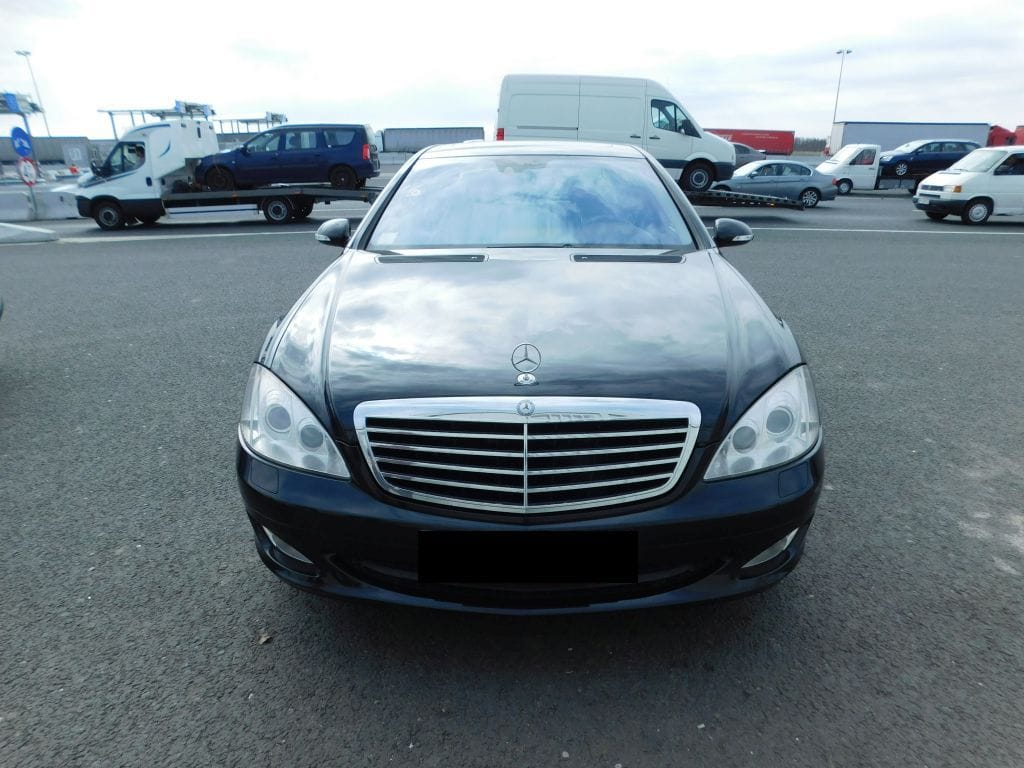 Ebből a luxus Mercedesből, most nem lesz jó állapotú használtautó vagy alkatrész
