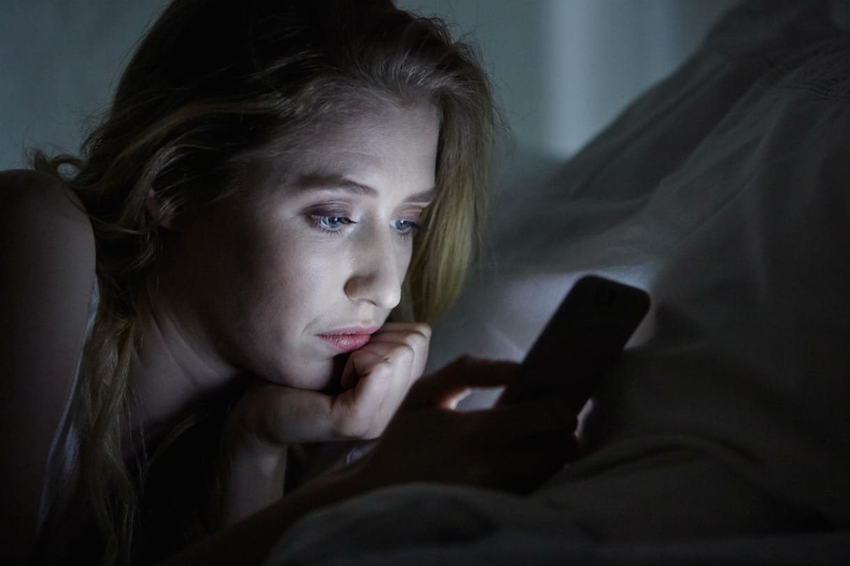 Pszichológusok válaszolnak: miért félünk abbahagyni a Facebook görgetését?