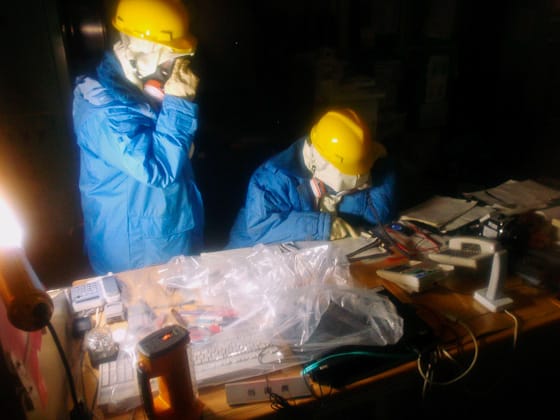 Az első fotók a japán atomerőműben dolgozókról