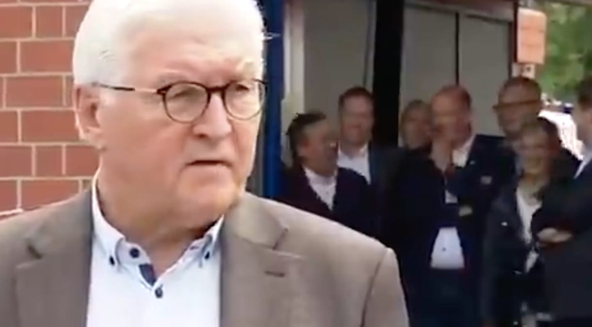 Jól mulatott a CDU elnöke az árvíz helyszínén, de már sajnálja