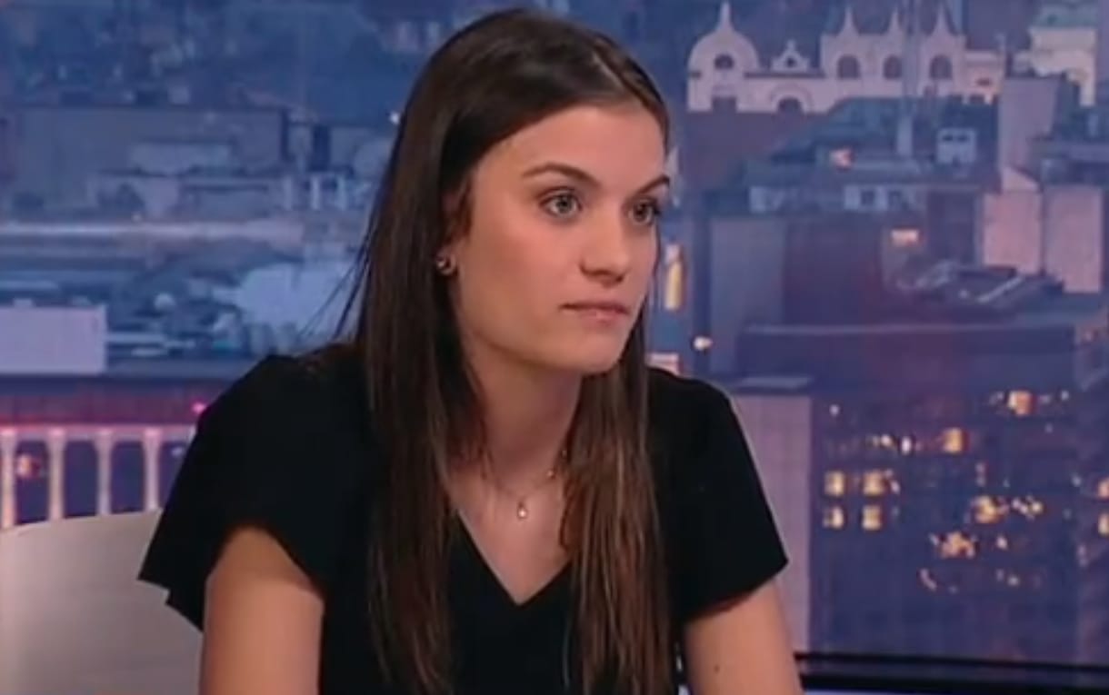 Fenyegetik és megpróbálják lejáratni a lányt, aki megírta, hogy Magyarországon nincs jövőképe egy 22 évesnek