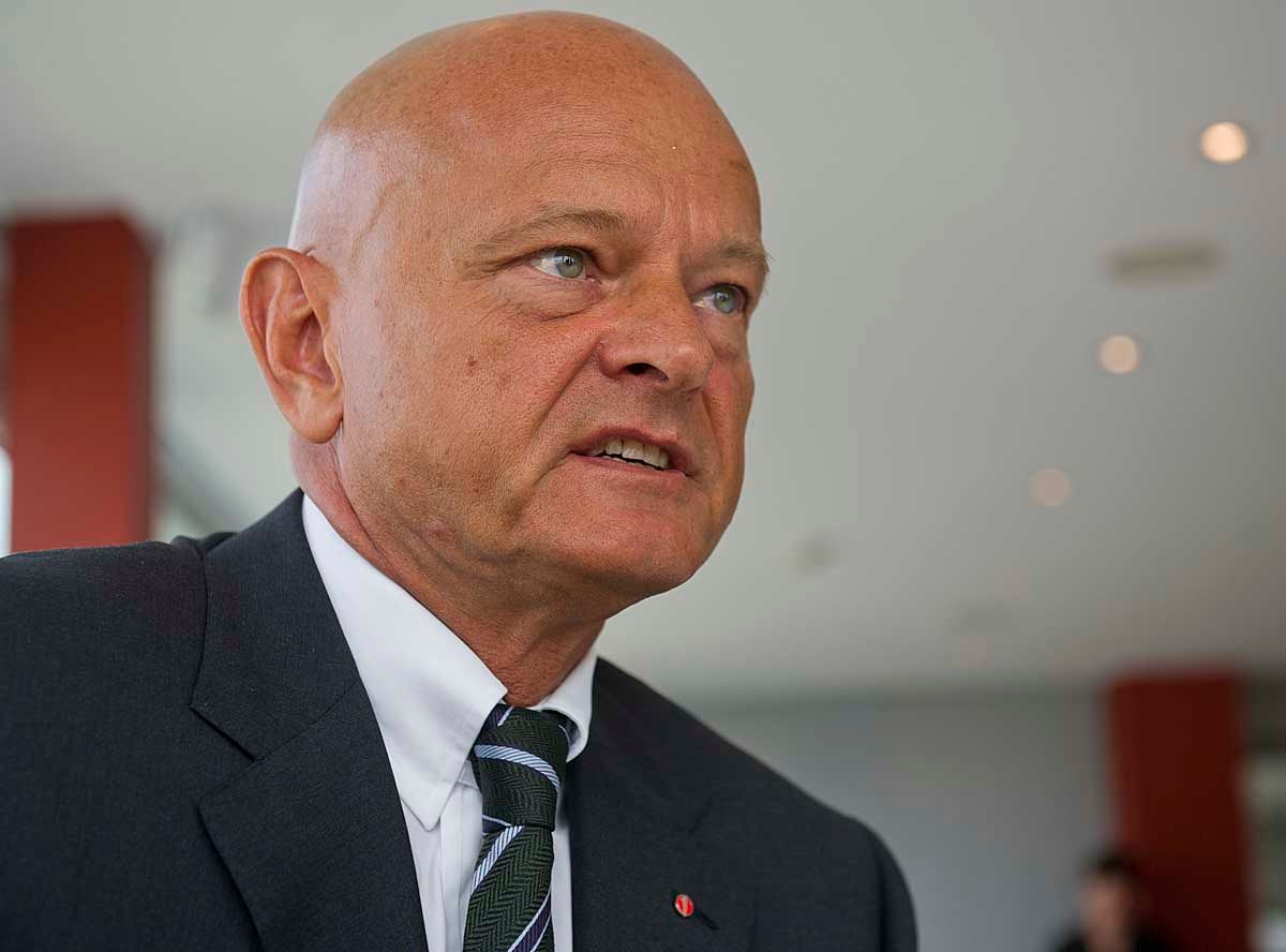 Visszavonulót fúj, és embereket bocsát el az UniCredit
