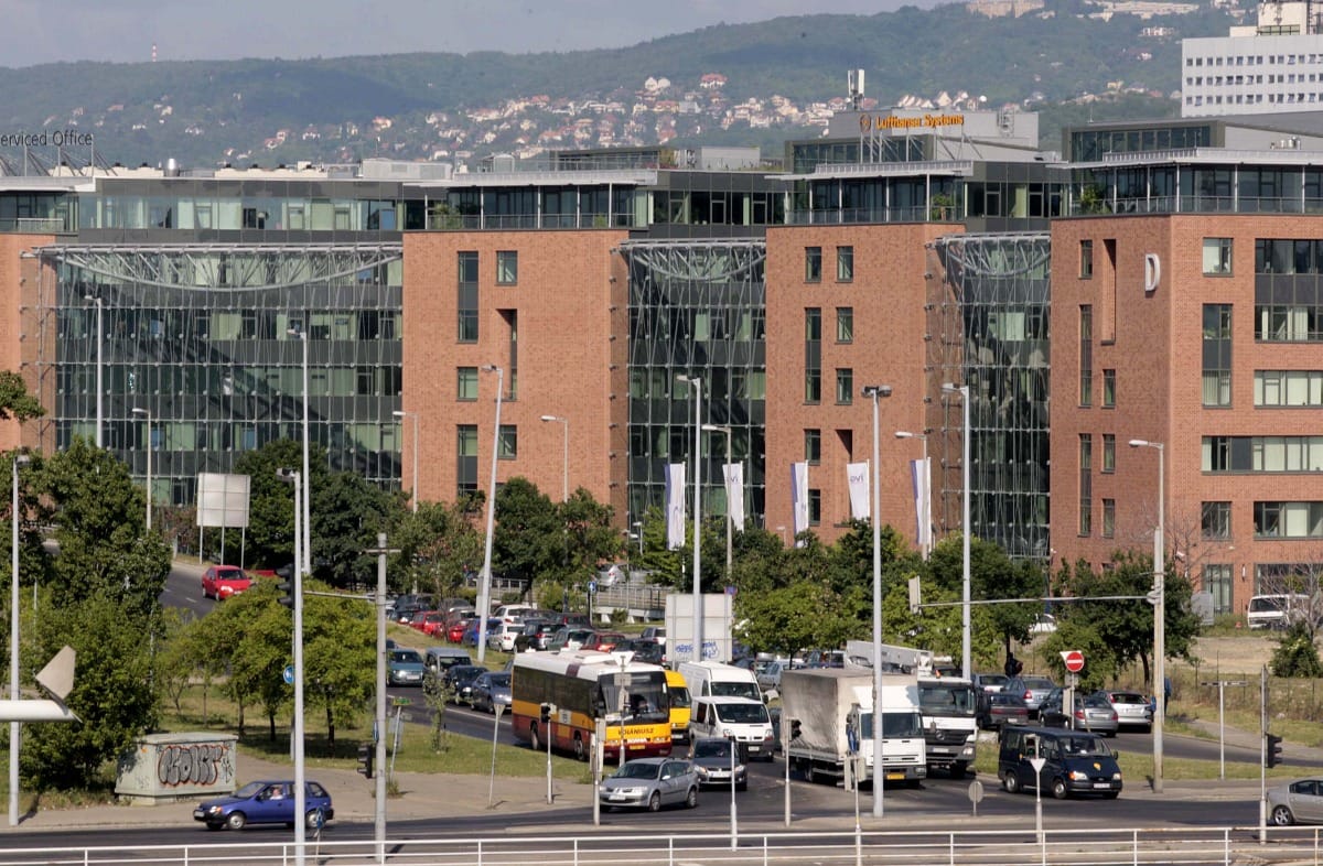Osztrák segítséggel vásárolták ki az IBM és a Strabag feje fölül az irodákat