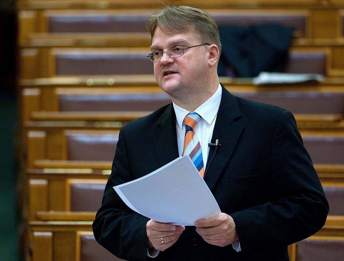 Répássy: a hitelezőket védi a kormány a csődtörvénnyel