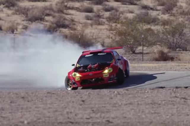 Végre versenypályán is megkínozták a Ferrari-motoros Toyotát – videó