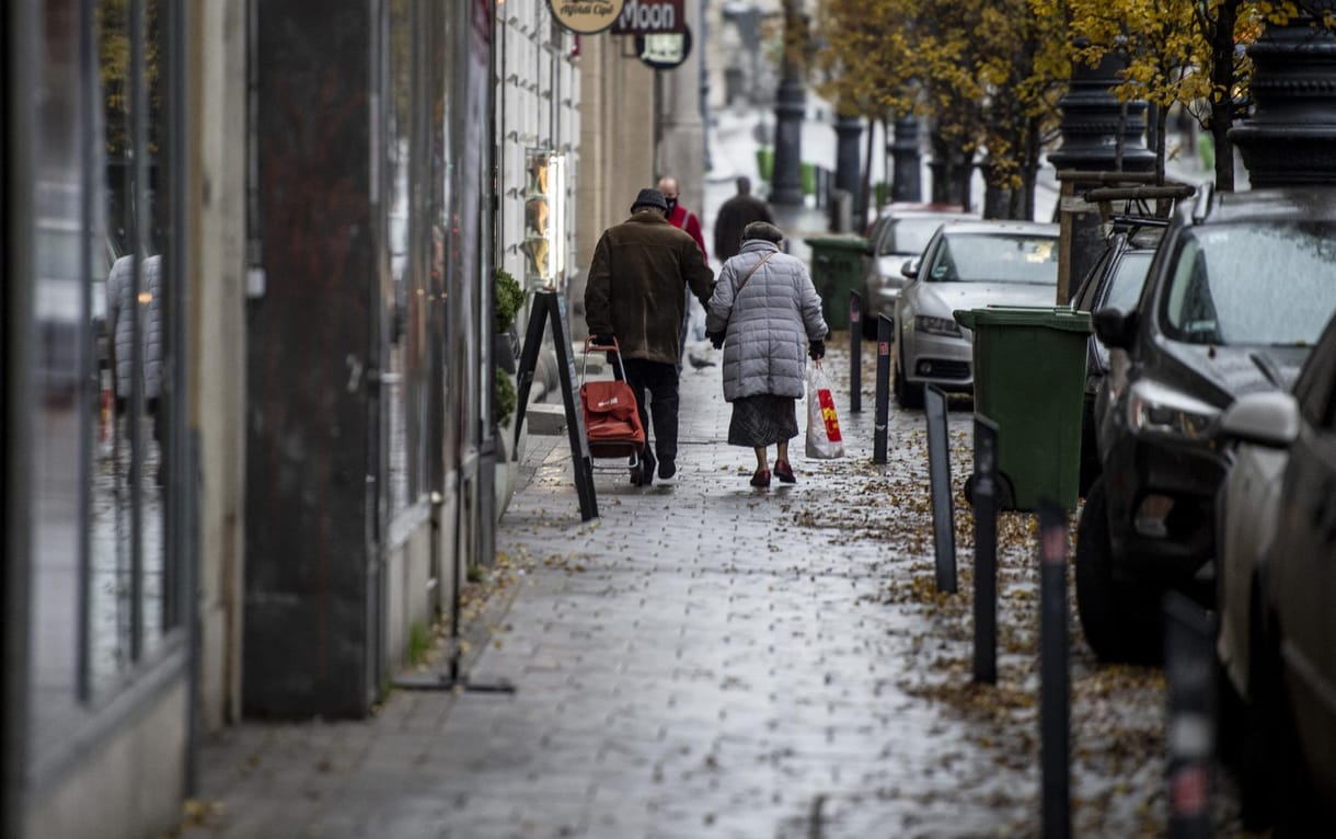 Nem törődik a legalacsonyabb nyugdíjak felzárkóztatásával a kormány