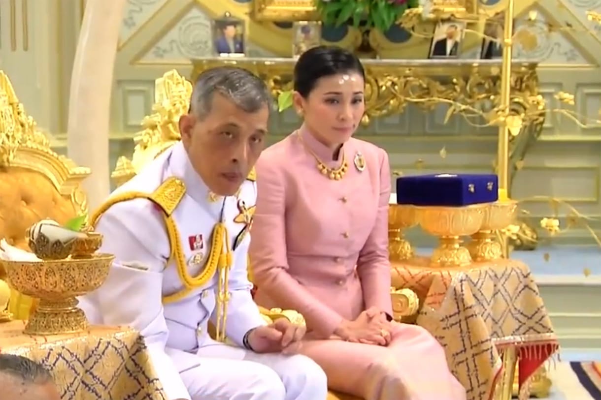 Tábornokával házasodott össze a thai király
