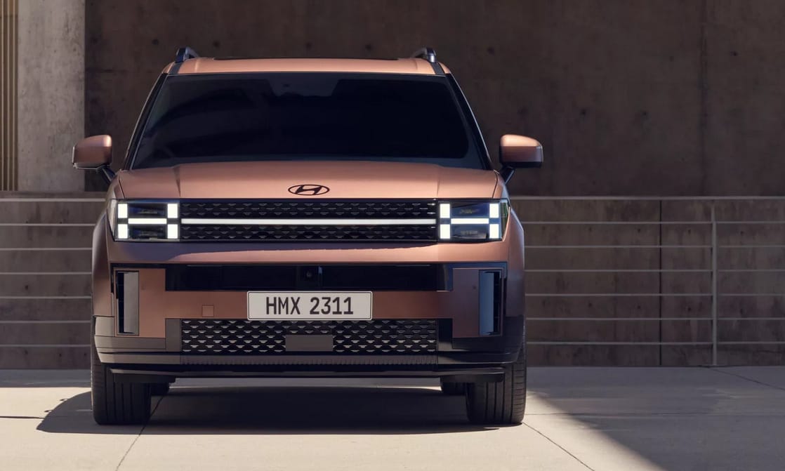 Íme teljes pompájában a szögletesen karakteres új Hyundai Santa Fe