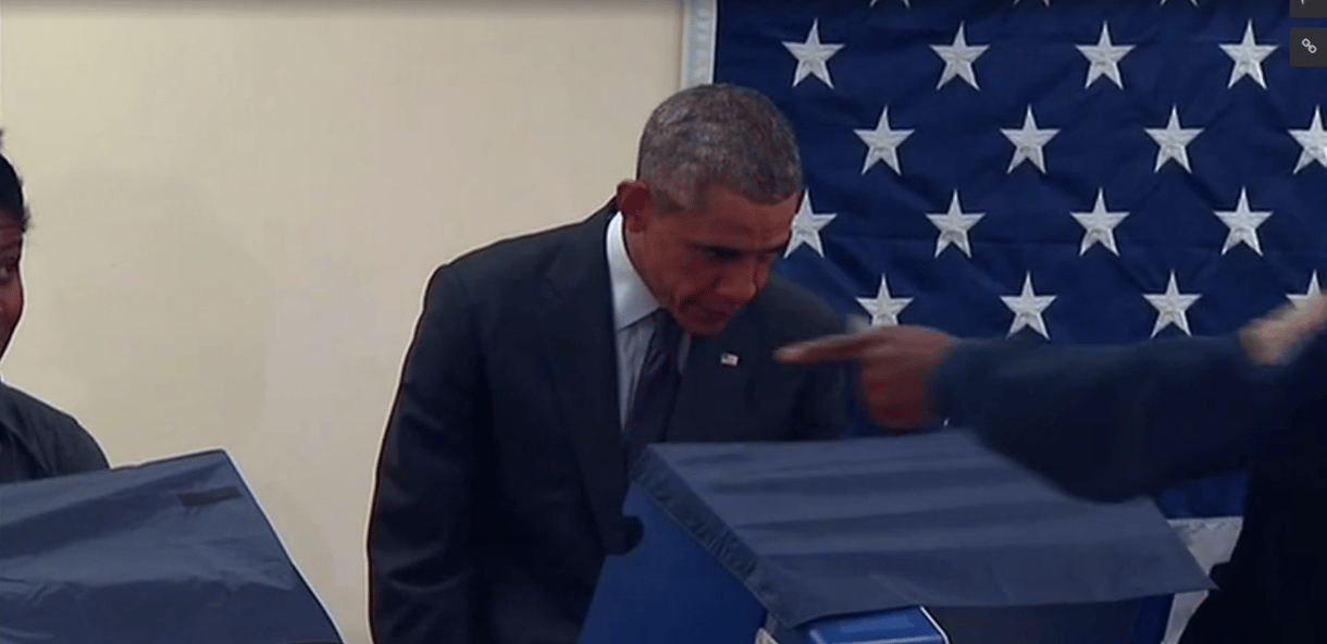 Odaszóltak Obamának: Elnök úr, ne nyúljon a barátnőmhöz!