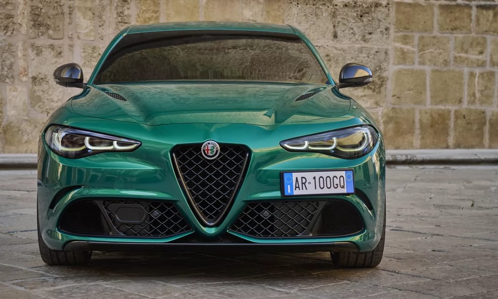 Tovább feszített húr: erősebb biturbó V6-os sportmodelleket mutatott be az Alfa Romeo