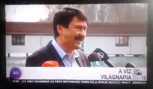 Újabb szórakoztató baki az M1-en - Áder privát énjébe nyertünk bepillantást