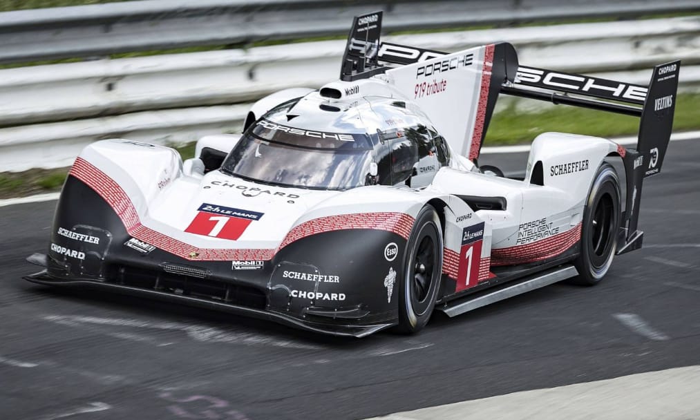 Ledöbbent a komplett autós társadalom: elképesztő Nordschleife körrekordot futott a Porsche