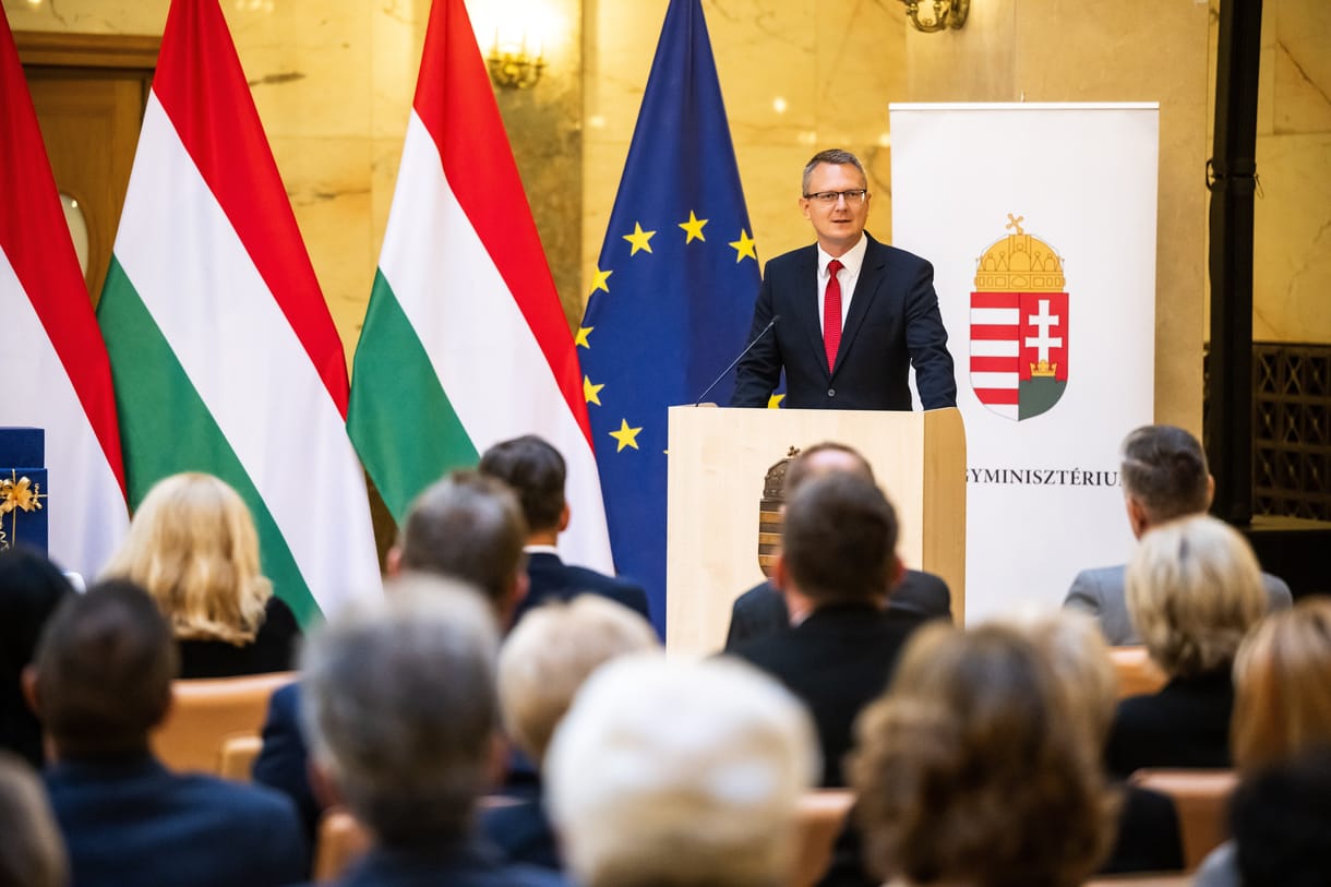 Csepregi Éva és a Kitörés Emléktúra szervezője is kitüntetést kapott a Belügyminisztériumban