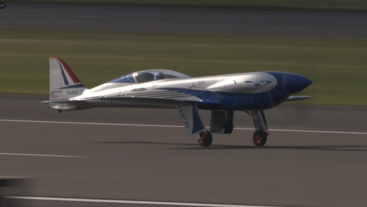 Elektromos repülőgépet fejlesztett a Rolls-Royce, videón az első repülése