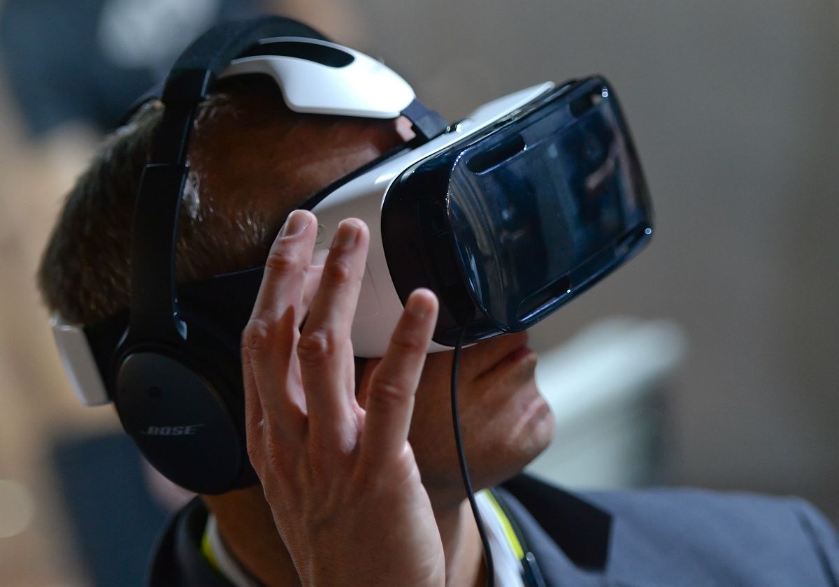Végre kiderült, mikor kerül boltokba a virtuális valóságot mutató Oculus szemüveg