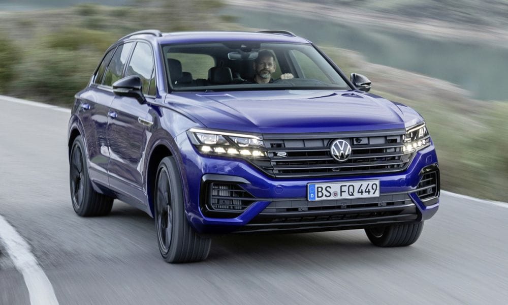 Beárazták a 462 lóerős új zöld rendszámos VW Touareget